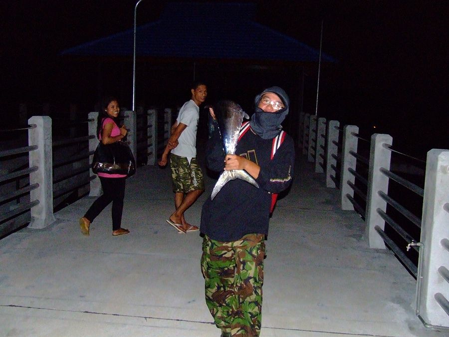 เดินสวนกับน้าๆที่มาเที่ยวสะพานราไ