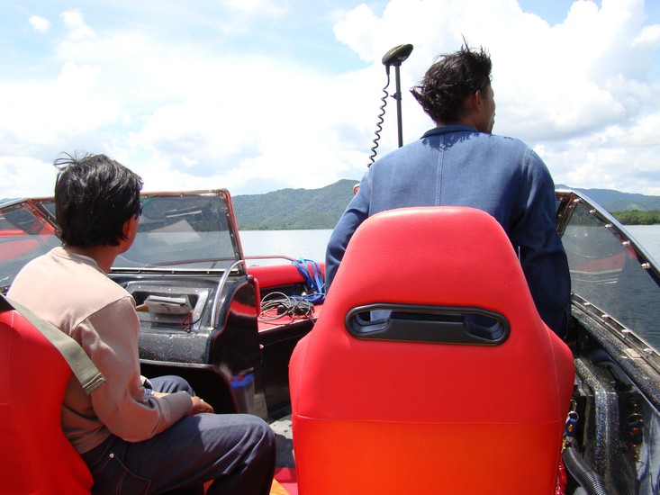  [b]เรือเสีย เลยต้องมาเรือน้าหรั่งน้