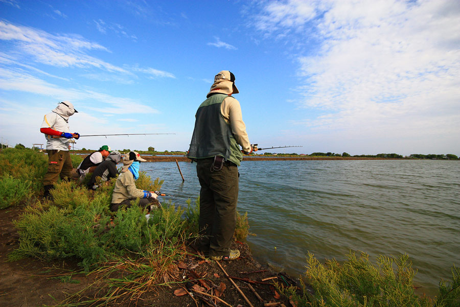 เย็นแล้ว แดดยังไม่รา ฟ้ายังไม่ปิด....
เดินถ่ายรูปไป จิบน้ำเย็นๆไป.....สบายใจแท้น๊อ....

ถ่ายรูปเล