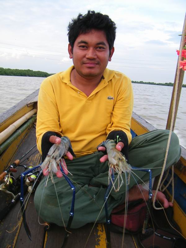  [b]ถ่ายแต่กุ้ง...เดี๋ยวคนตกจาน้อยจัย...ขอหล่อด้วยคนนะคร๊าบบบบบบบ...[/b] :cool: :cool: :cool: