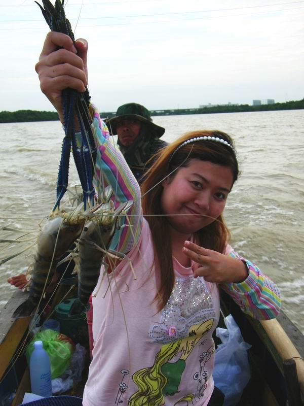  [b]ท่านี้ดีกว่า...ได้แรงบันดาลจัยอีกเหมือนกันคร้า...จากทริปปลาพวงของน้าป๋องลวดหนาม...[/b] :grin: :g