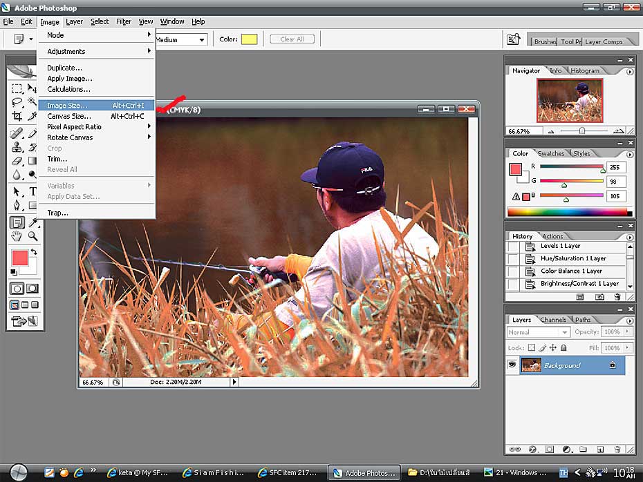 จากนั้นทำการปรับขนาดของภาพครับ  :grin: :grin: :grin:
เลือก Image > Image Size ครับ  :grin: :grin: :