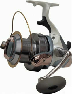 Okuma AXEON AXS-65 ครับ

Gear Ratio : 5.1:1	
Ball Bearing : 11BB+1RB
Weight 25.8 oz.
Line : 560