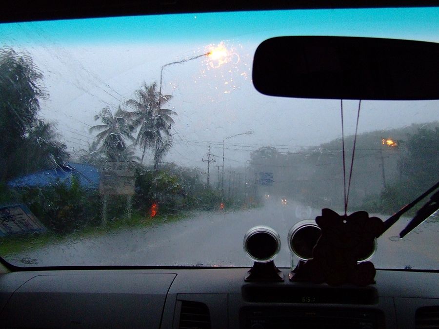 ฝนยังไม่ยอมหยุดง่าย แต่ใครเล่าจะหยุดความอยากตกปลาที่มีมากกว่าอยากให้ฝนหยุด :laughing: :laughing: :la