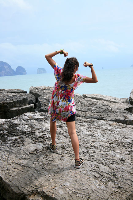 อยากไปเกาะเหมือนกันค่ะน้า h.woraphot  แต่คงรอให้หายเมาอะไรง่าย ๆ ก่อน 
ไม่งั้นเมาเรือขึ้นมามันทรมาน