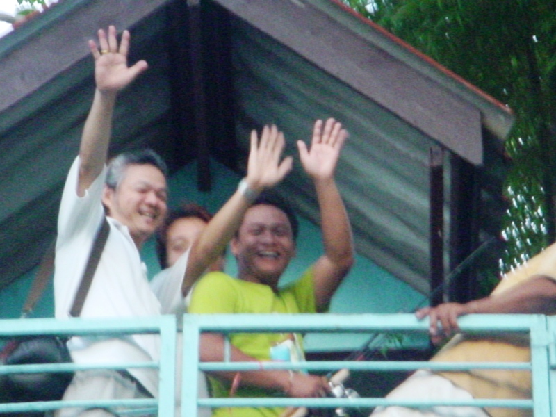 โชคดีครับ " ลากันด้วยภาพนี้เลยนะครั
