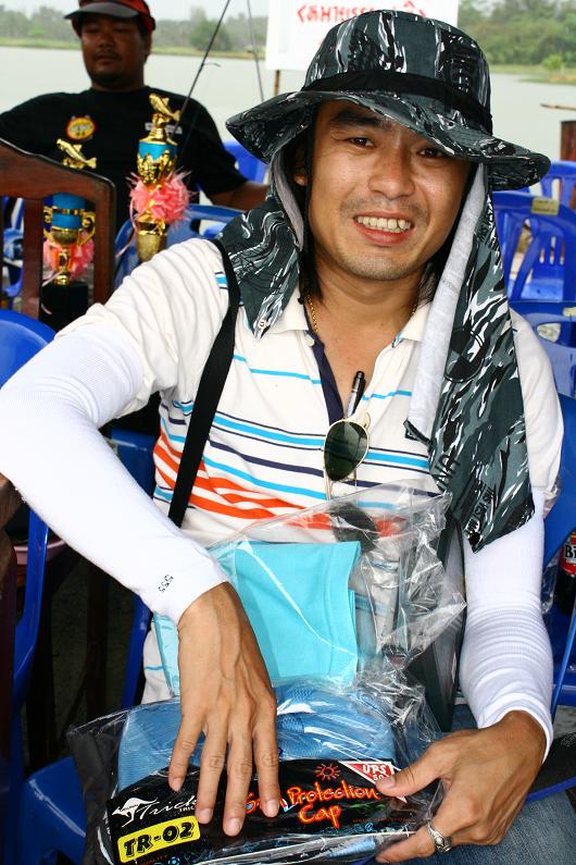  :grin: :grin:  [b]ส่วนพี่คนนี้ ได้รางวัลปลาแป
