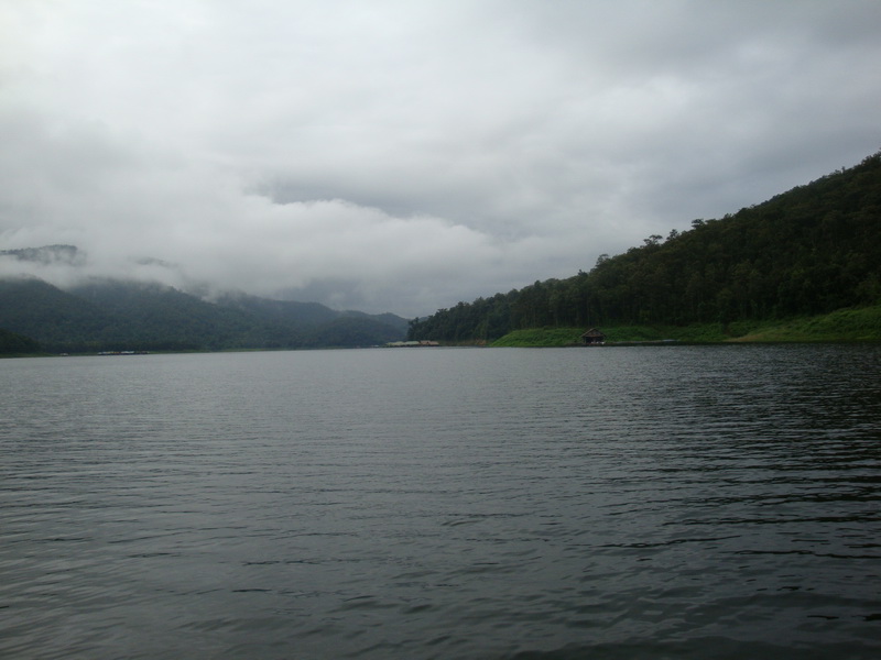 วันนี้ อากาศดีครับ ฝนปรอยๆ เป็นช่วง เหมาะกับการตีเหยื่อปลอม เป็นอย่างมาก
แบบว่า อากาศเป็นใจ ว่างั้น