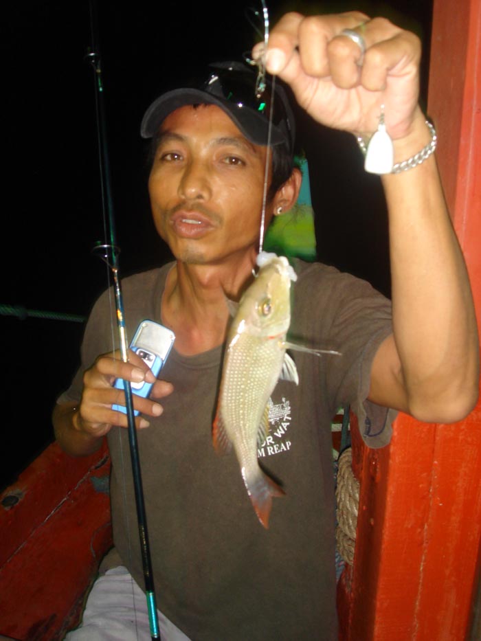 ด้านน้าเม่น...............เล่นทั้งหมึกทั้งปลา      :cheer: :cheer: :cheer: