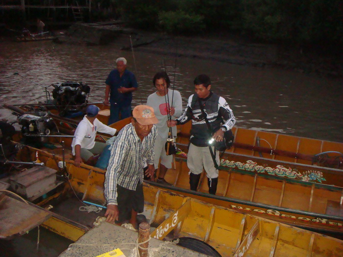 มีนั่งเรือ กันนิดหน่อยครับงานนี้  :cheer: :cheer: :cheer: :cheer: