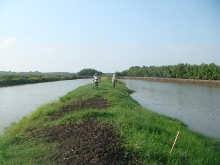 เดินผ่านไปซักแป๊บ  หิ้วอะไร มาอีกแล