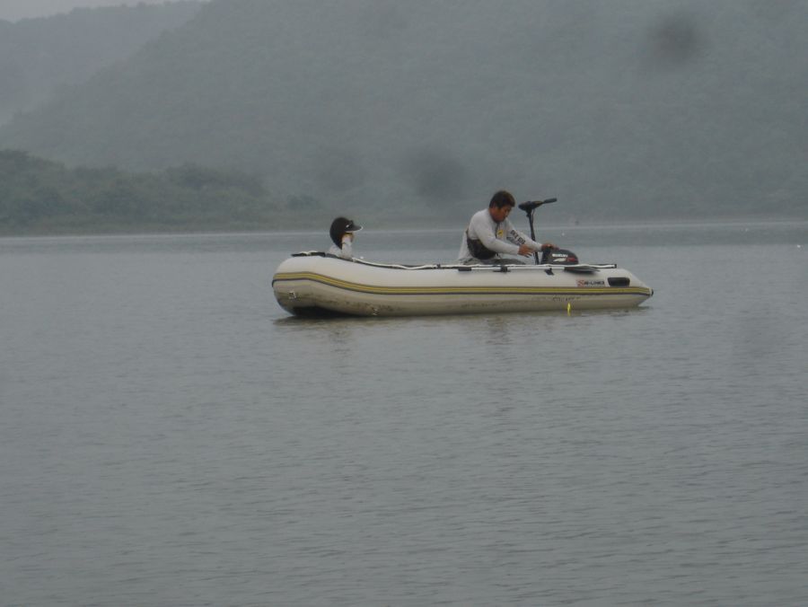 น้าเมท กับหวานใจ ใช้ เรือยางลำใหม่