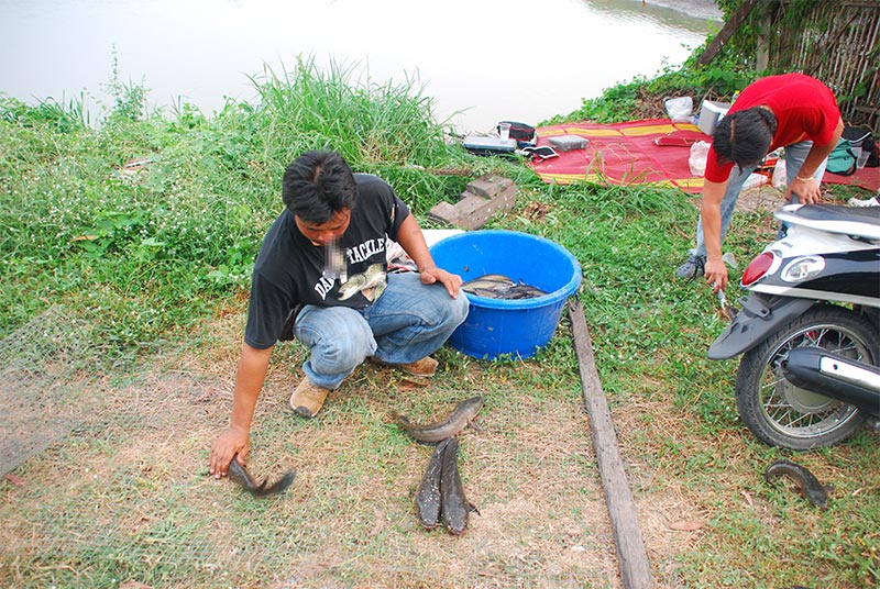 ขุนช้างกำลังร่ายมนต์ครับ :laughing: :laughing: :laughing: :laughing: