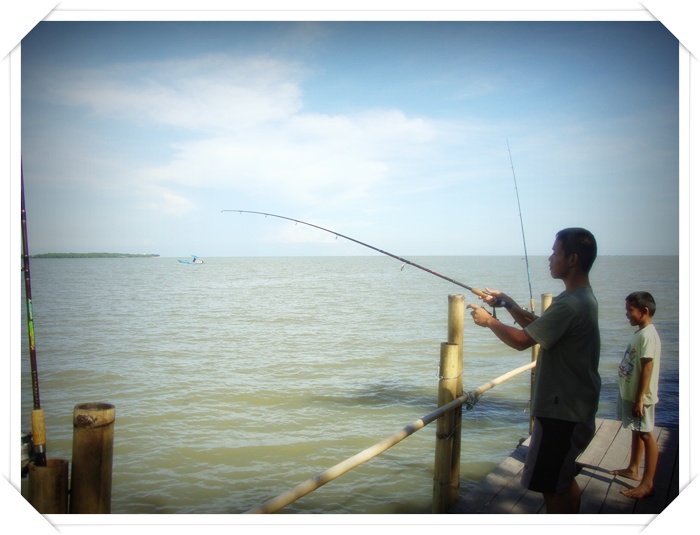 นำเบ็ดลงน้ำได้ไม่นาน...งานเข้าเสียแล้วววว

 :grin: :grin: :grin: