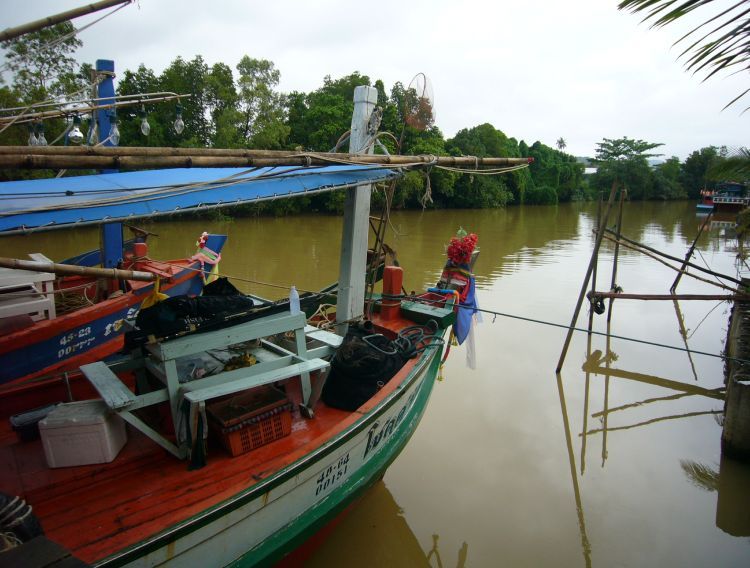 ขนของลงเรือเรียบร้อยรอสมาชิกมาให้พร้อมอีก1ท่านที่ขาดไม่ได้เด็ดขาด :laughing: :laughing: :laughing: