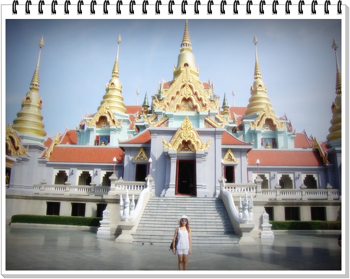 ไปด้วยกันเลยจ้า..น้าบอย  :cheer: :cheer:

ออกจากที่พักก็ขึ้นเขาธงชัย ไหว้พระมหาธาตุเจดีย์ภักดีประก