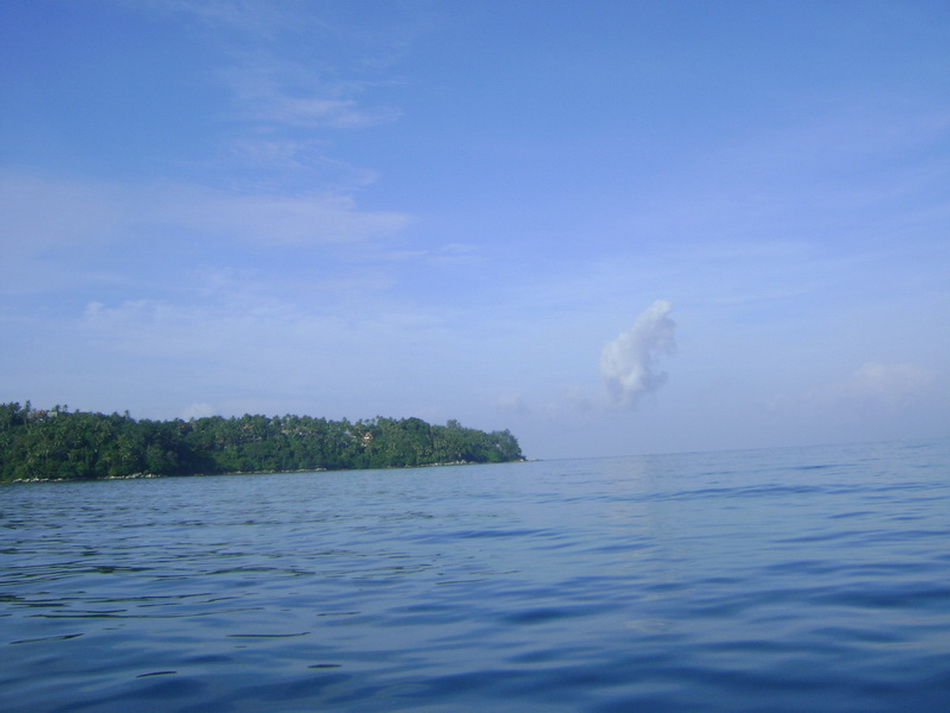 กำลังวิ่งออกจากอ่าวที่จอดเรือ มองไปทางไหนก็ทะเลเรียบดีจิงๆหนอ  ไม่เห็นแบบนี้มานานแล้วน่ะเนี่ย