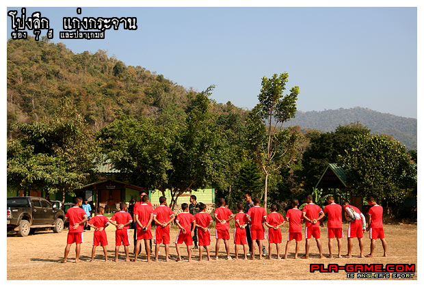 แล้วก้อ ถึงเวลา กระชับมิตร   [b]"ทีม 7 สี & ปลาเกมส์ ปะทะ โป่งลึกFC "[/b]