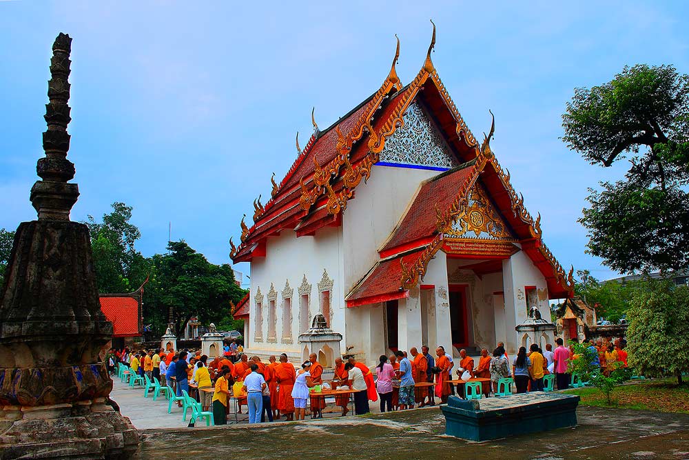 รางวัลชมเชย  เป็นของ คุณสรรเพชญ  อินทรวิเศษ  ชื่อภาพ  \'ทำบุญ  ตักบาตร\'  ได้รับเงินรางวัล  5000