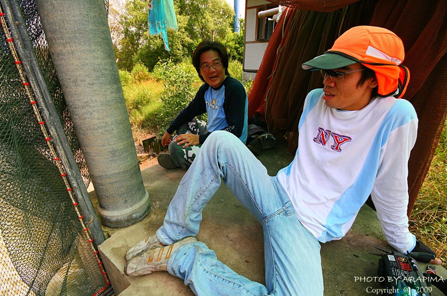 :grin: :grin:  น้าใหญ่ กับ น้าหยอย........หนีมานั้งหมดสภาพกันอยู่ตรงนี้เอง   :laughing: :laughing:
