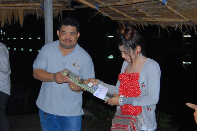 พี่หนุ่มรับรางวัลจากเจ๊แจง