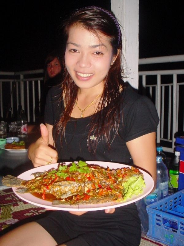 น้องนุ้ยเธอยัง แสดงเจตนารมณ์เดิม เธอบอกว่า แค่หน้าตาปลาสามรส ก็ให้ 100 เต็มแล้วววววววว อิ อิ อิ


