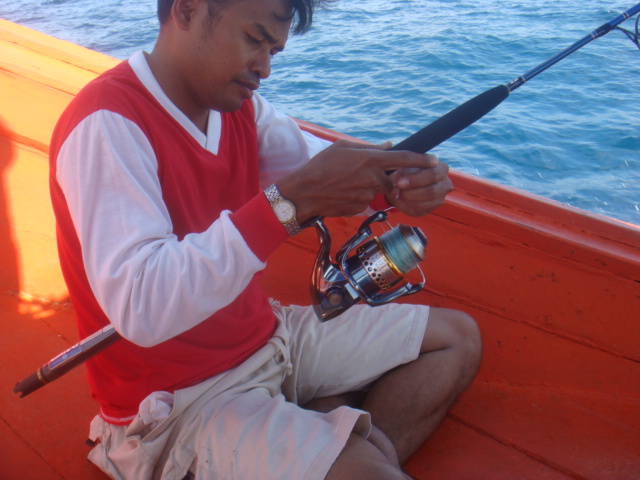ชมกันต่อครับ.........
หลังจากนั้น  ผมรู้สึกเมาเรือ....ก็เลยหลบเข้านอนในเก๋งเรือ....  ไม่ได้ถ่ายรูปเ