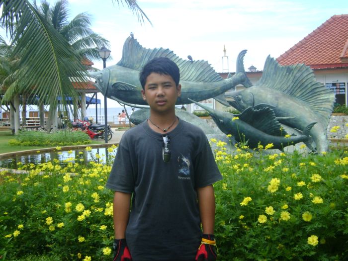 เมื่อมาถึงเกาะลอยก็มีการถ่ายรูปไว้