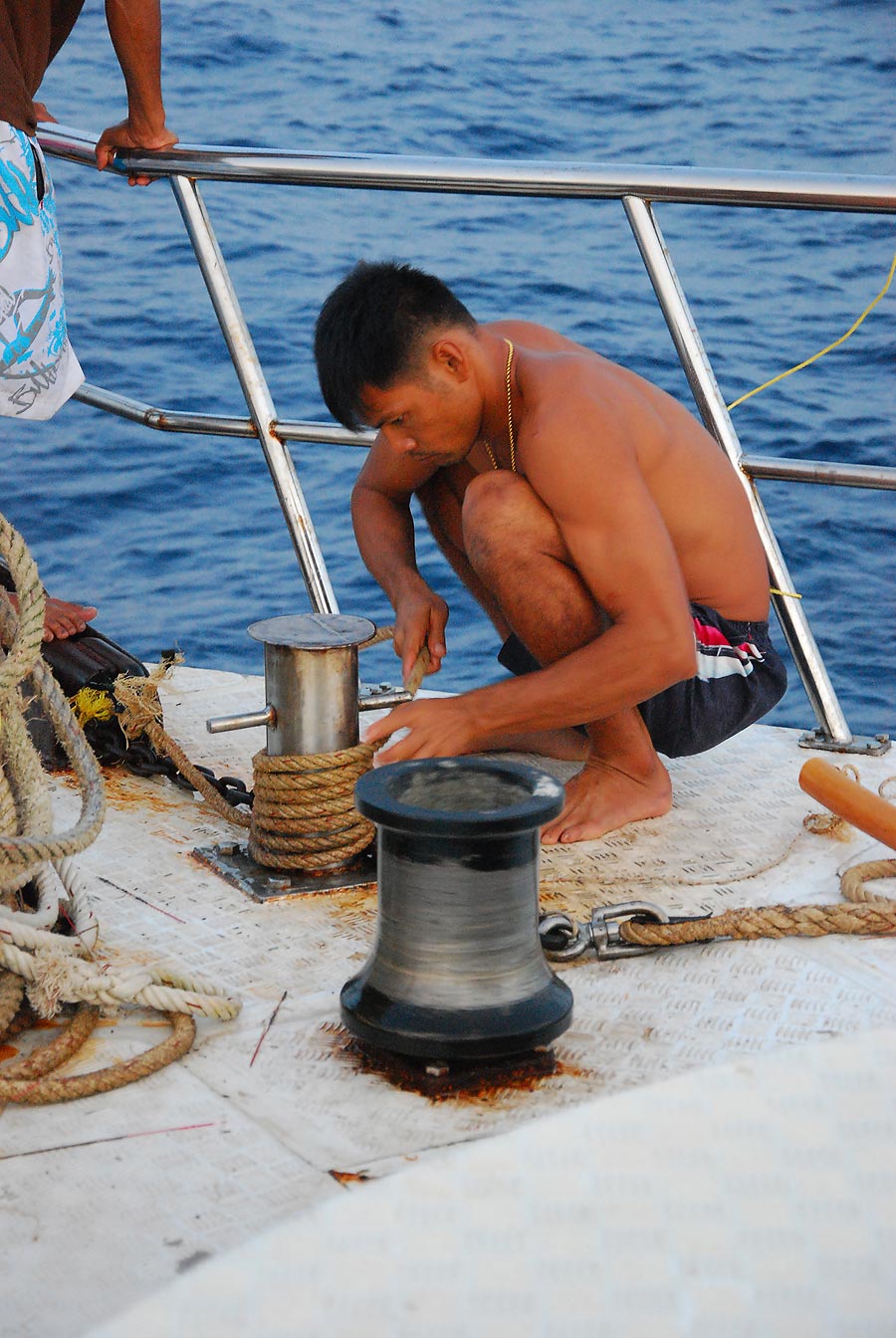 เด็กเรือถอดเสื้อ   ด้วยวุ้ย  ไว ไว เอ่ เด็กสาวสมอหน้าคุ้น ๆๆ ๆ ใครว่ะ
 :laughing: :laughing: