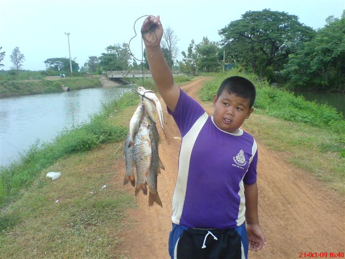 ขอลาด้วยภาพไอ้เด็กตัวอ้วนกินจุเลยละกัน......ขอบคุณครับ........... :laughing: