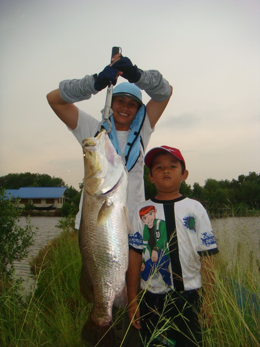 แล้วก็ส่ง ให้ป้าชมพู่ กับลูกชาย เป็
