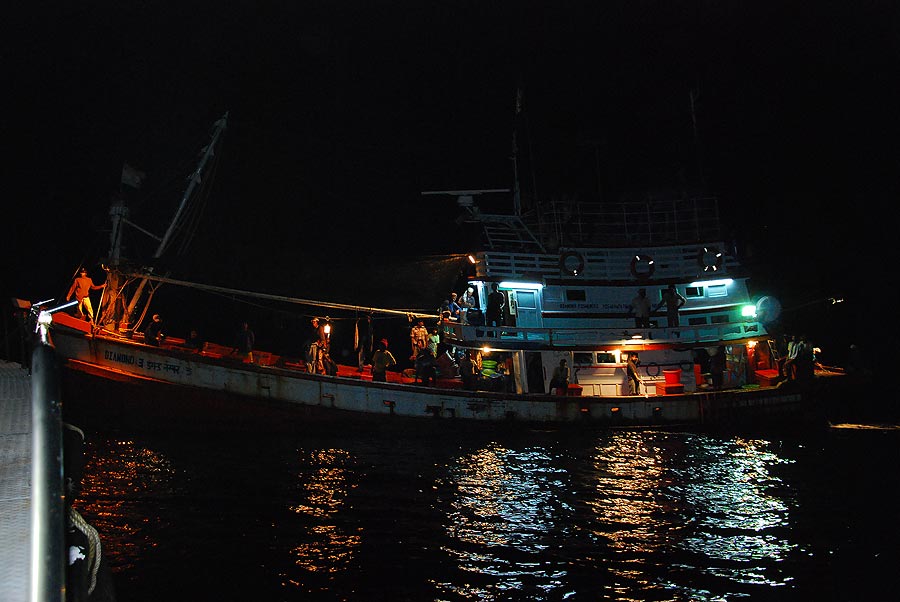 วนขึ้นขอบดอนด้านเหนือ 

เจอเรือประ