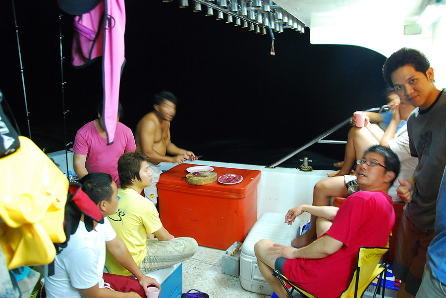 ปาร์ตี้ด้านท้ายเรือ  เอาชนแก้ว  ชนแก