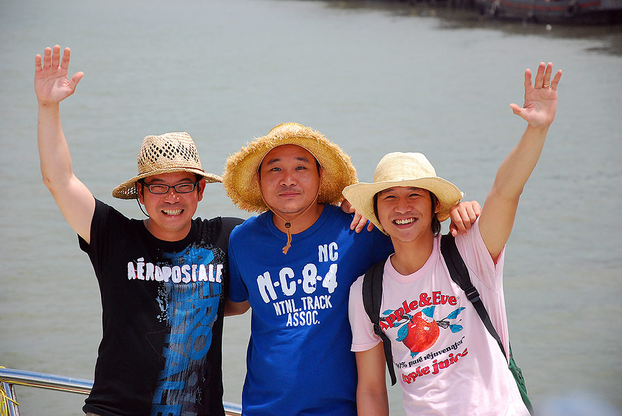 3 หนุ่มเกาหลี เดี๋ยวพาไปเล่น มิวสิค