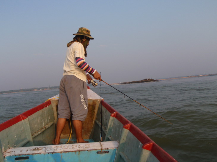 ขอยึดหัวเรือ เป็นจุดตั้งหลัก อาการเด้งของเรือ จากแรงคลื่นพอทำให้ระบบลำเลียงอาหารมีอาการปั่นป่วนเล็กน