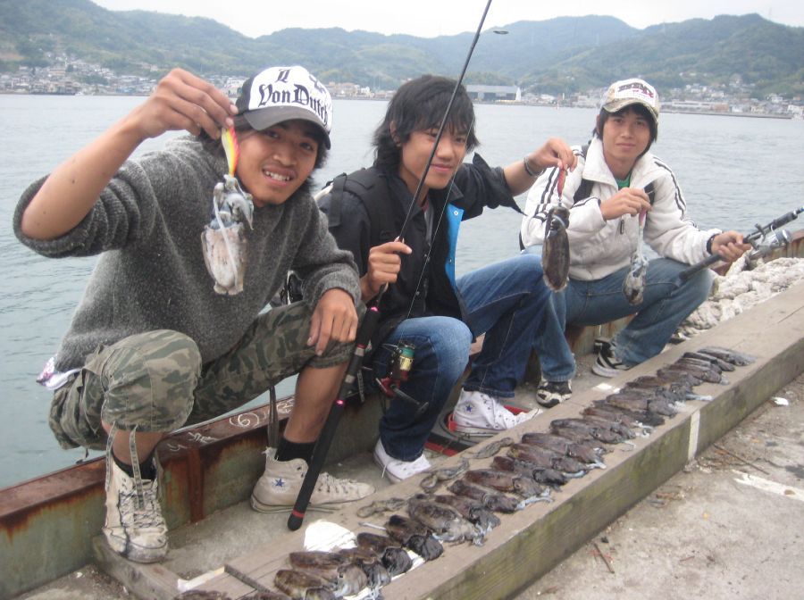 เปิดฤดูกาล>>>ล่าหมึก<<< ที่ญี่ปุ่น Hiroshima  วันแรกจัดไป 33 ตัว 