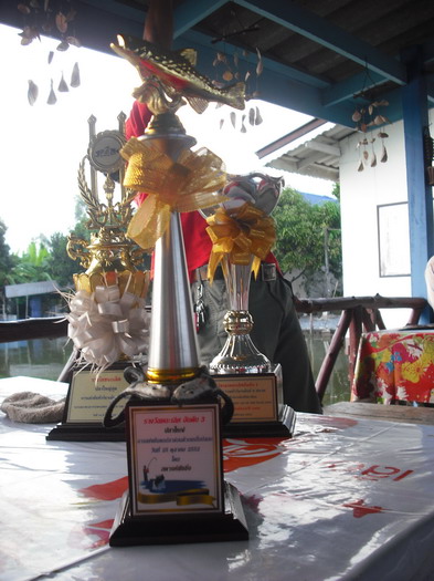 ภาพรวมถ้วยของน้าบอย .................... ได้จากการแข่งขันตกปลาช่อนล้วน ๆ 