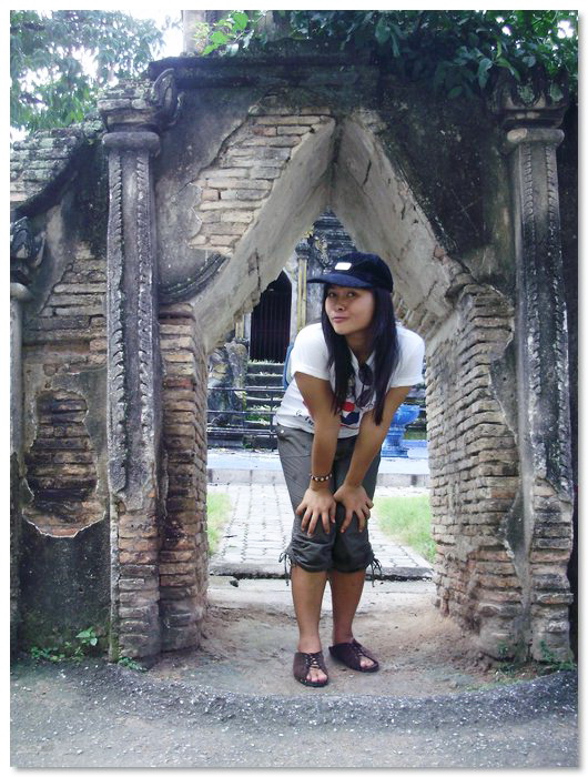 ทำให้รู้สึกว่า...คนสมัยก่อนตัวเล็กกันรึเปล่าน้อ...หุหุ ประตูเข้าโบสถ์ถึงสูงแค่นี้ 

** ใครมีข้อมูล