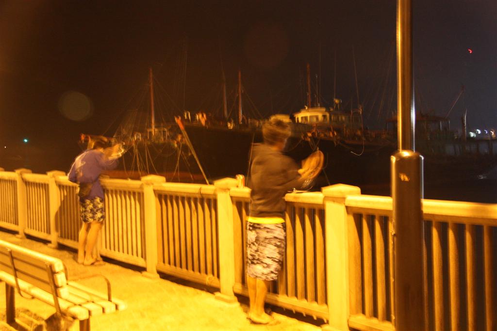 รถยังไม่มา เดินไปสะพานท่าเรือ เห็น