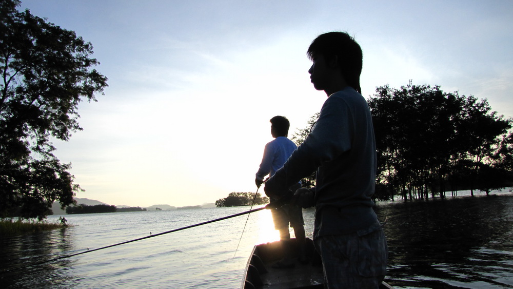 
   น้าแลนด์ อยู่หัวเรือน่าจะมีโอกาสมากกว่า ตีได้รอบทิศทาง...ลุยเข้าไปน้อง....

 :love: :love: :l