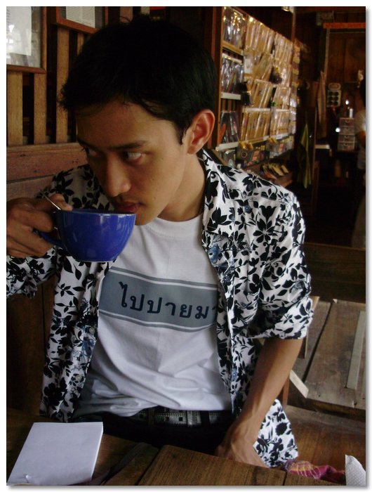 หลังจากนั่งจิบกาแฟร้อนๆตอนบ่ายๆ เสร็จสรรพ เราก็เตรียมตัว แพ็คสัมภาระขึ้นไปนอนเอาบรรยากาศที่ อช "ห้ว
