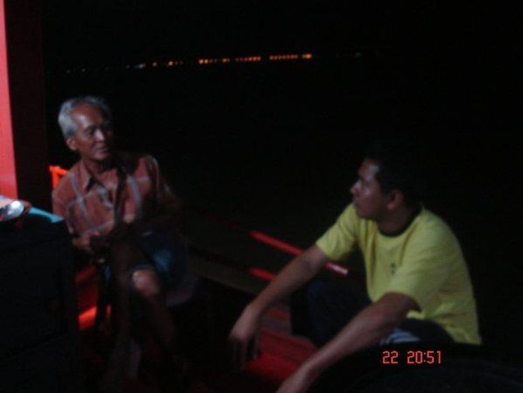 เหนื่อยนักก็พักหน่อย


งานนี้น้องโชคพาพ่อตามาลงเรือด้วย

พ่อตาของโชคก็เป็นนักตกปลาตัวยงเหมือนกั
