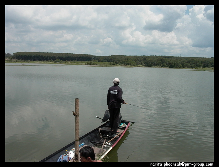 วันนี้อากาศร้อนมาก จอดเรือพักช่วงบ่าย
ไต๋ต่อดันคึก รอตีจิบอีก