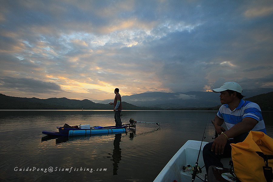  [q]ระวังคราวหน้าที่บ้านถามว่ามาหาใครนะครับ.................รูปสวยมากครับ [/q]

สวัสดีและขอบคุณครั