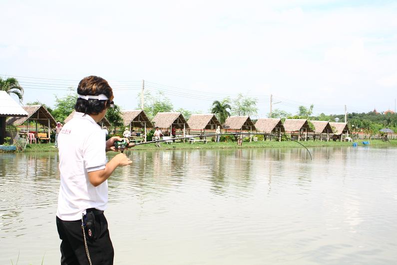  :grin: :grin:   [b]sinkink ผ่านไปแบบเพลินๆ ลองเอา Floating มาลงมั่ง เคาะอยู่พักนึงก้อโดนดูด....จ๊วบ
