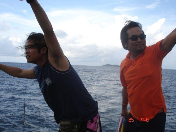 ถึงหมายปลาจาน

สองคนนี้ทำไรกันหว่า