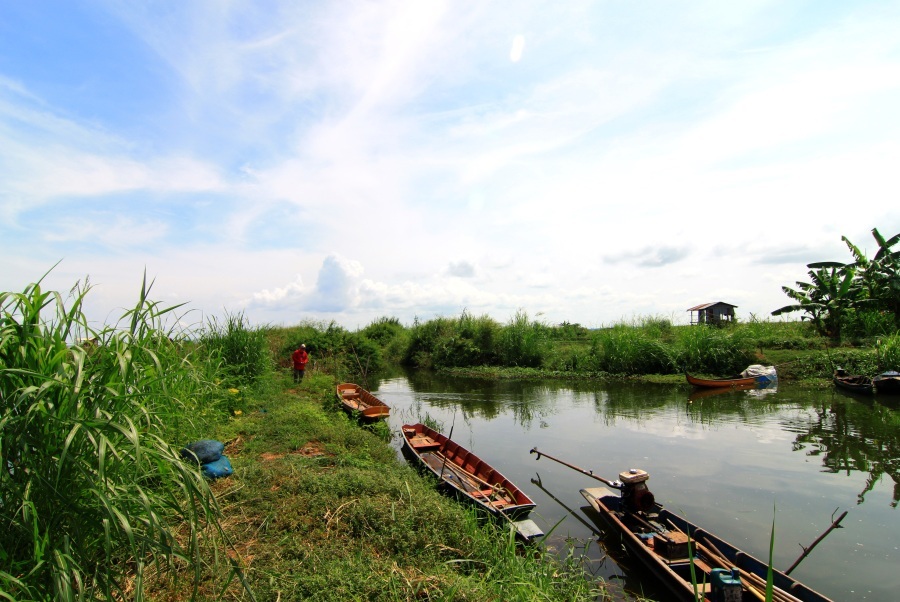   ไต๋กุ่น......ขนของลงเรือ
อ.เล็ก บอกอดไม่ไหวขอไล่สายซธหน่อย

***********************************