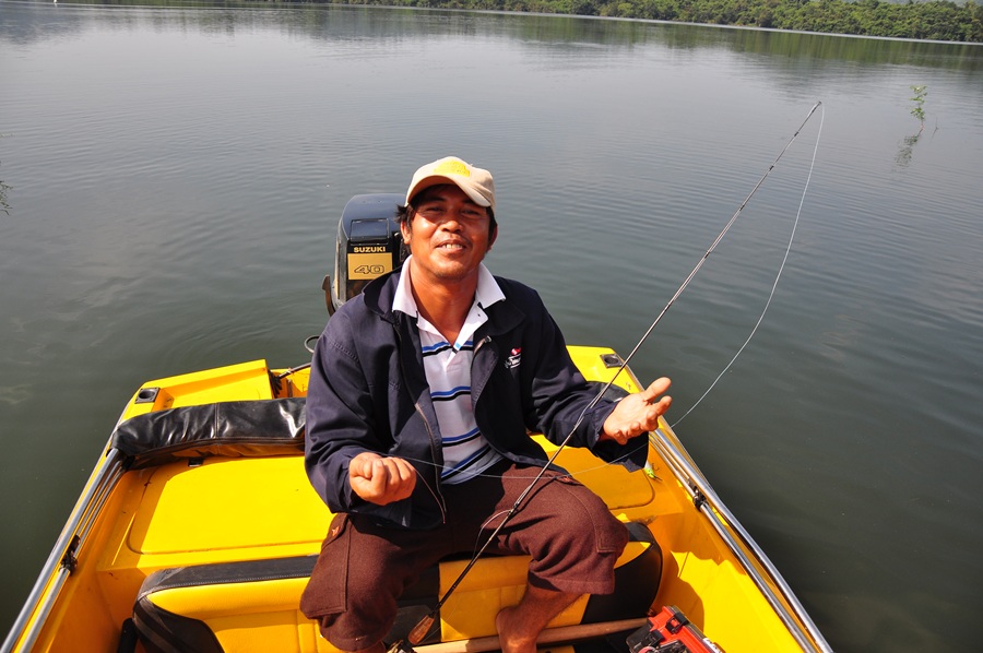 ดูสีหน้าคนหล่อสิครับ เมื่อกี้ถ้าเอาขึ้นเรือได้รับรองประเทศไทยมีเด๊ะคนเดียวที่ทำได้เลยน่ะคร๊าบบบบบบบบ