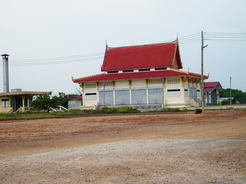 [b]ผ่านวัดนี้ทั้งไป...ทั้งกลับ...ขอหั้ย