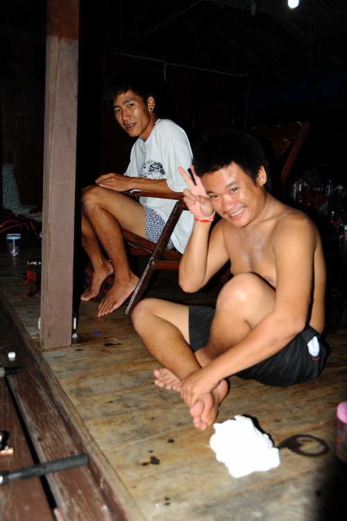 คืนนี้ตูนนั่งตกปลาเค้าครับ

ปลาลากไปสองที ไม่ได้สักตัว.....5555